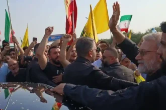 قدرت ایران در لبنان علی لاریجانی در لبنان، نمادی از نمایش قدرت ایران در لبنان.